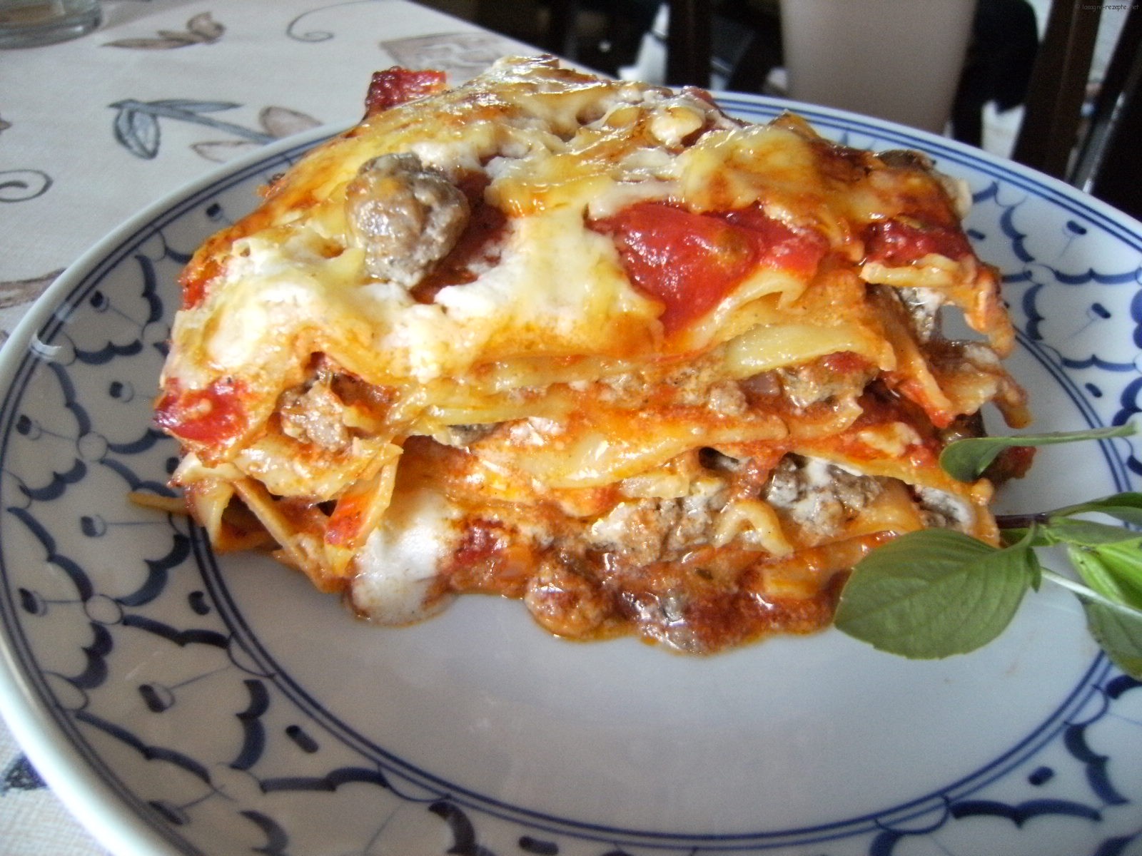 Lasagne al forno mit Gehacktes und Parmesan backen für Groß und Klein